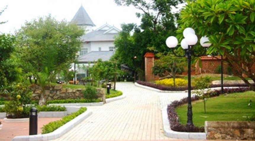 Quá trình thi công cột đèn sân vườn đúng tiêu chuẩn